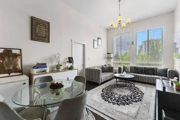 13468 King George BLVD #405, Surrey, BC V3T 0B5