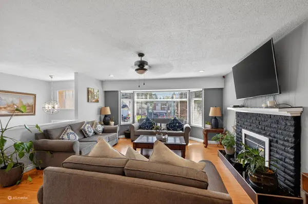 11627 72a AVE, Delta, BC V4C 1B2