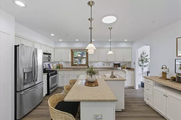 6524 W Carpenter Ave, Greenfield, WI 53220