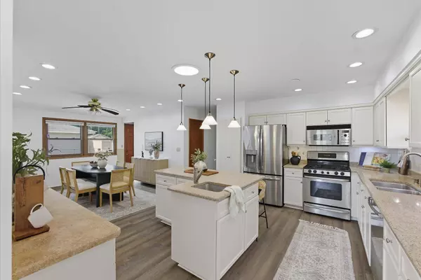 6524 W Carpenter Ave, Greenfield, WI 53220