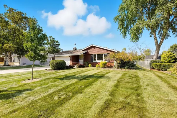 6524 W Carpenter Ave, Greenfield, WI 53220