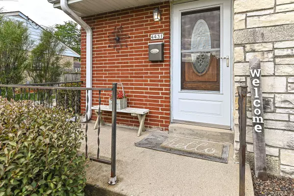 4431 S 67th St, Greenfield, WI 53220