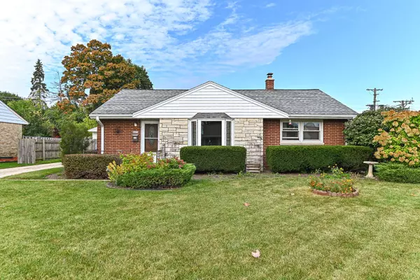 4431 S 67th St, Greenfield, WI 53220