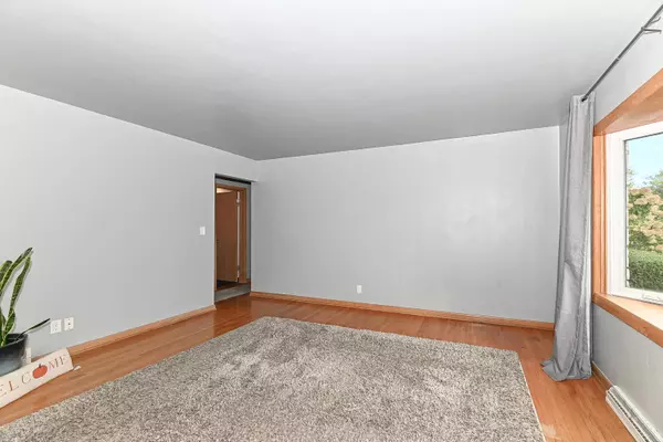 4431 S 67th St, Greenfield, WI 53220