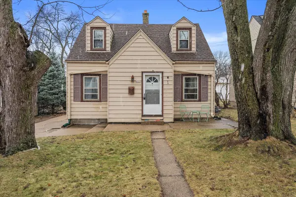 4521 S Lenox St, Milwaukee, WI 53207