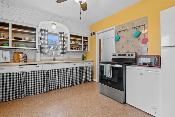 4521 S Lenox St, Milwaukee, WI 53207