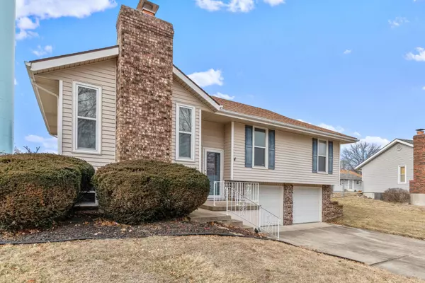 Front of house in Pleasent Valley Missouri