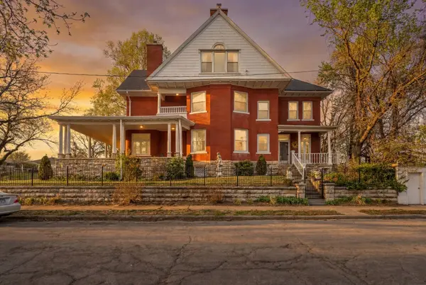 feature image of Inside a 1896 Queen Anne Victorian in Scarritt Point, Kansas City