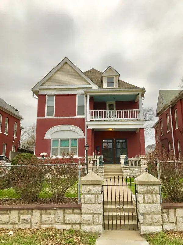 3-story Queen Anne Pendleton Heights