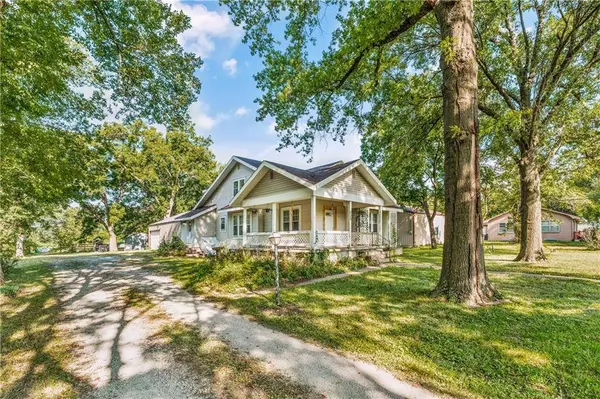 628 N Broadway ST, Lacygne, KS 66040