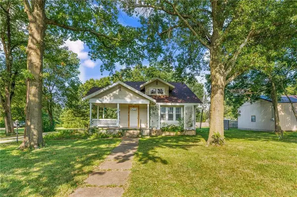 628 N Broadway ST, Lacygne, KS 66040