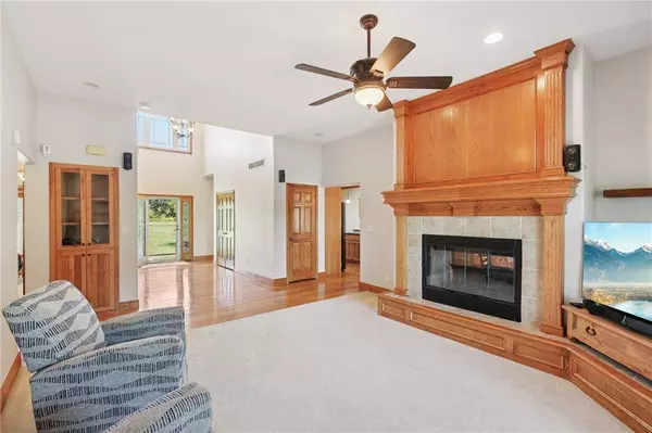 18941 Ward Pkwy, Tonganoxie, KS 66086