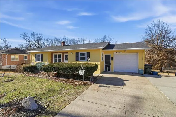 1424 Lawrence AVE, Leavenworth, KS 66048