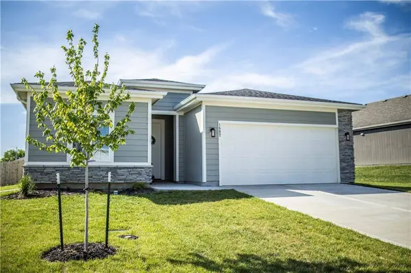 1592 Grayhawk DR, Basehor, KS 66007