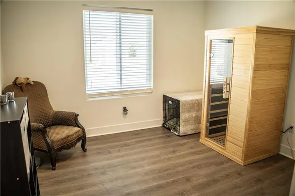 1592 Grayhawk DR, Basehor, KS 66007