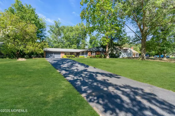 41 Livingston Lane, Manalapan, NJ 07726