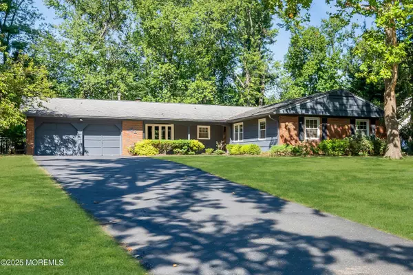 41 Livingston Lane, Manalapan, NJ 07726