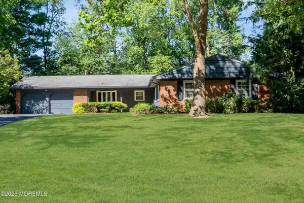 41 Livingston Lane, Manalapan, NJ 07726