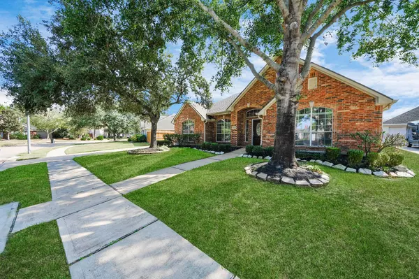 9138 Shango LN, Houston, TX 77095