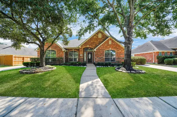 9138 Shango LN, Houston, TX 77095