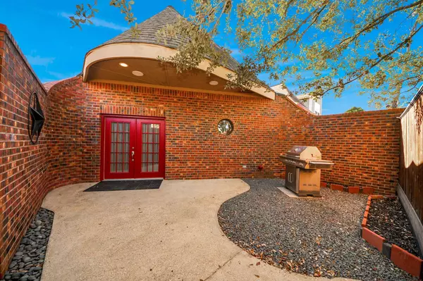 832 W 27th ST, Houston, TX 77008