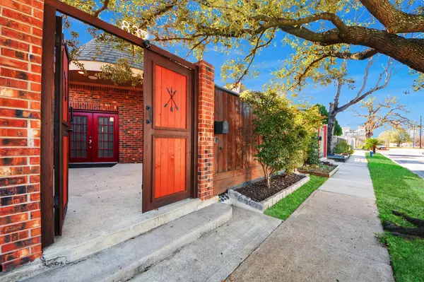 832 W 27th ST, Houston, TX 77008