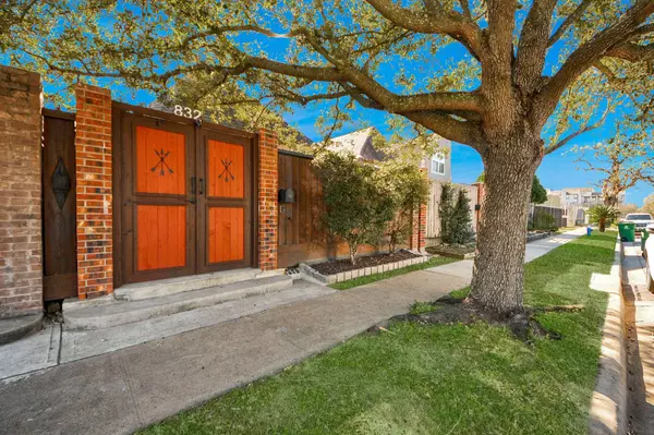 832 W 27th ST, Houston, TX 77008