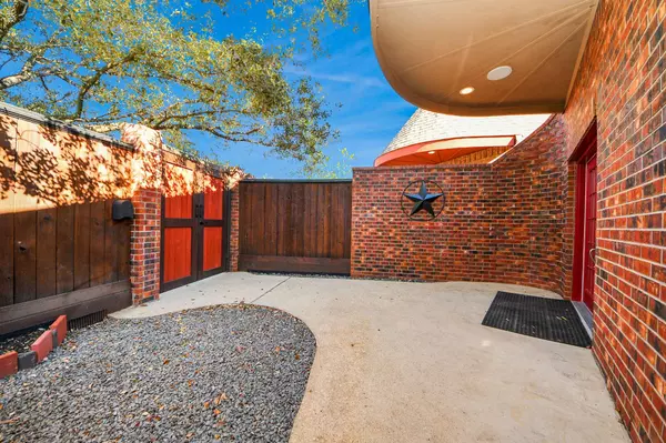 832 W 27th ST, Houston, TX 77008