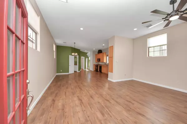 832 W 27th ST, Houston, TX 77008