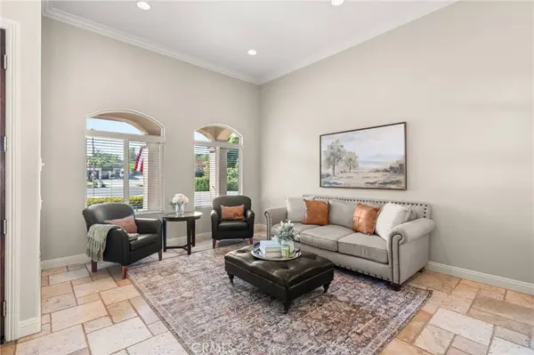 947 Martina CIR, Corona, CA 92879