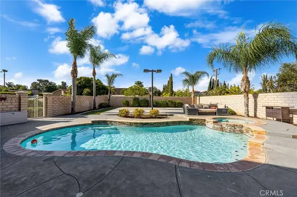 947 Martina CIR, Corona, CA 92879