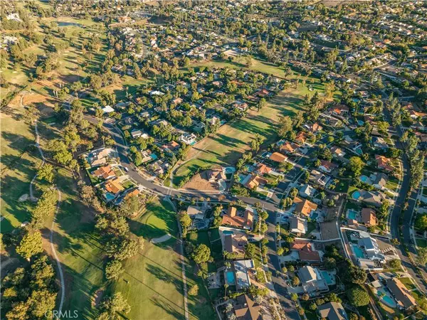 1450 Via Vallarta, Riverside, CA 92506