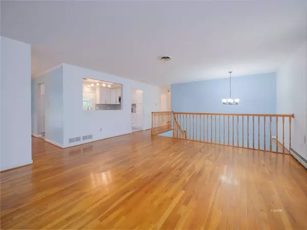 49 Canterbury Dr, Athens, OH 45701