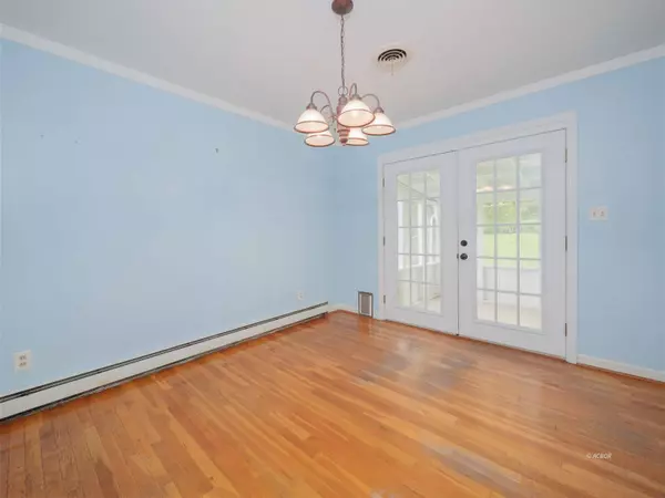 49 Canterbury Dr, Athens, OH 45701