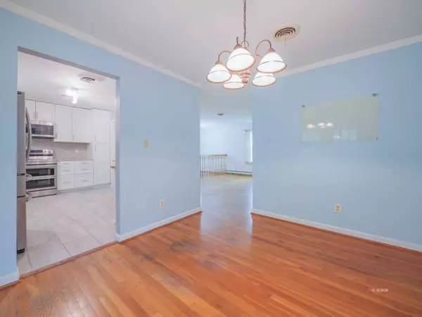 49 Canterbury Dr, Athens, OH 45701