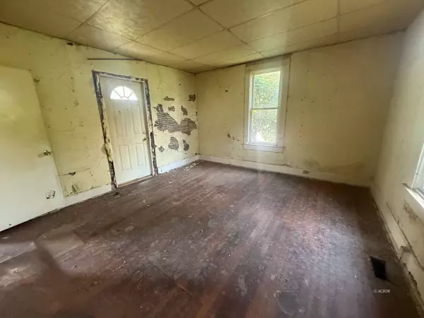 29 Hooper St, Athens, OH 45701