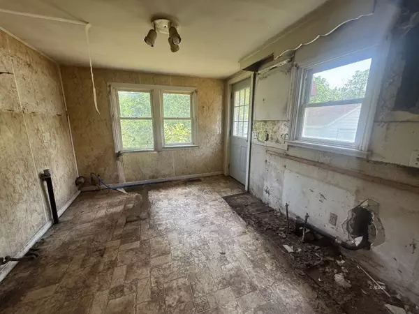 29 Hooper St, Athens, OH 45701