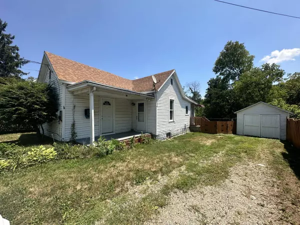 29 Hooper St, Athens, OH 45701