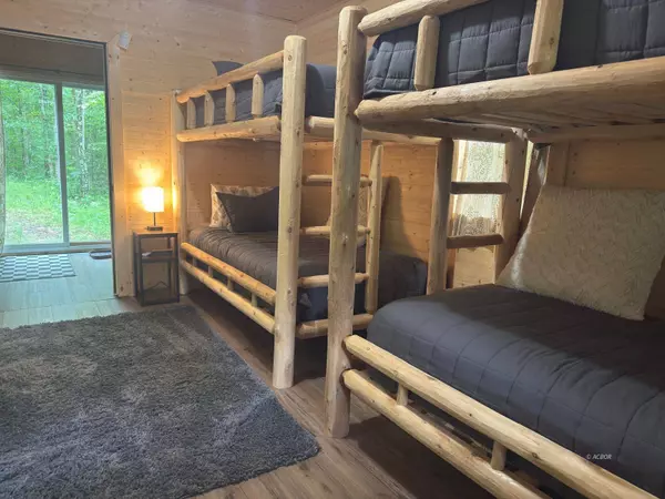 33365 Flat Run Rd, Mcarthur, OH 45651