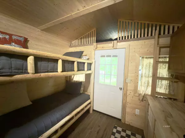 33365 Flat Run Rd, Mcarthur, OH 45651