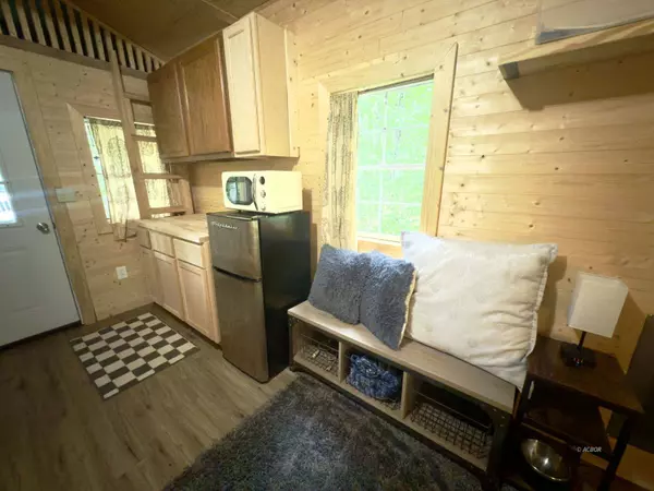 33365 Flat Run Rd, Mcarthur, OH 45651