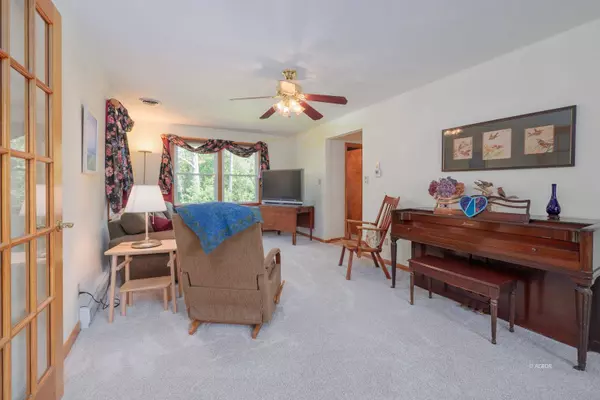 7 Robin Hill Ln, Athens, OH 45701