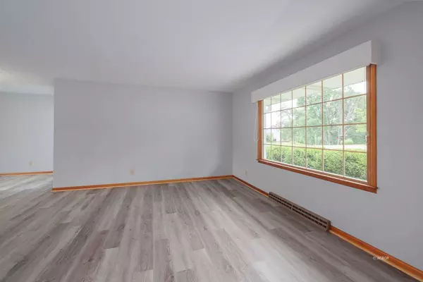 34 W Clearview Dr, Athens, OH 45701