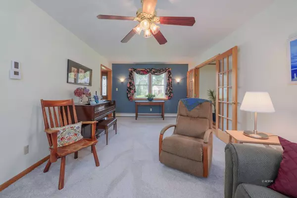 7 Robin Hill Ln, Athens, OH 45701