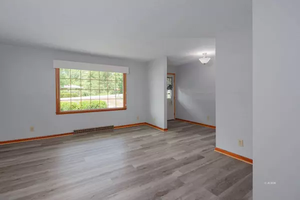 34 W Clearview Dr, Athens, OH 45701