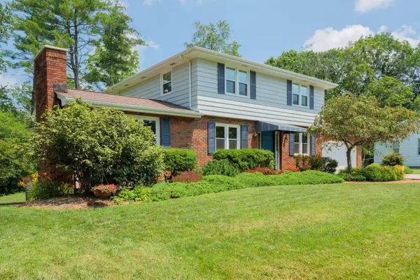 7 Robin Hill Ln, Athens, OH 45701