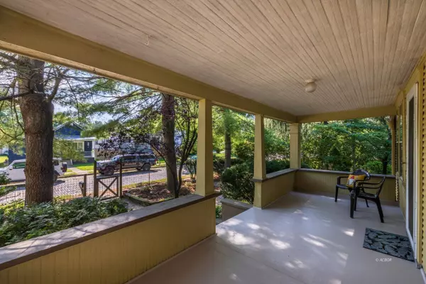 61 Hudson Ave, Athens, OH 45701