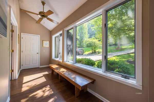 180 Longview Heights Rd, Athens, OH 45701