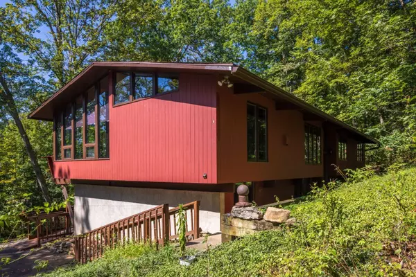 15 Angela St, Athens, OH 45701