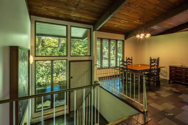 15 Angela St, Athens, OH 45701